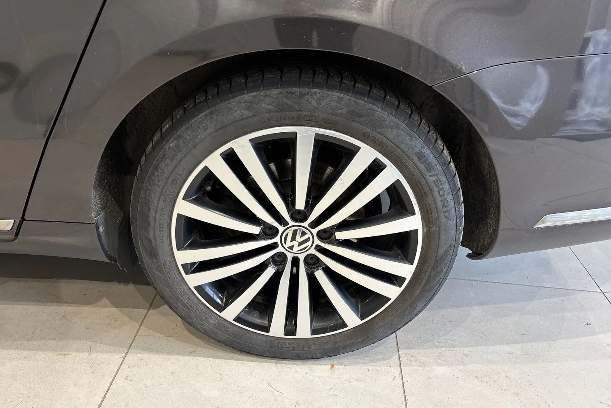 ruskea (beige) Volkswagen Passat 2012 kuva 16.