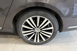 ruskea (beige) Volkswagen Passat 2012 kuva 16.