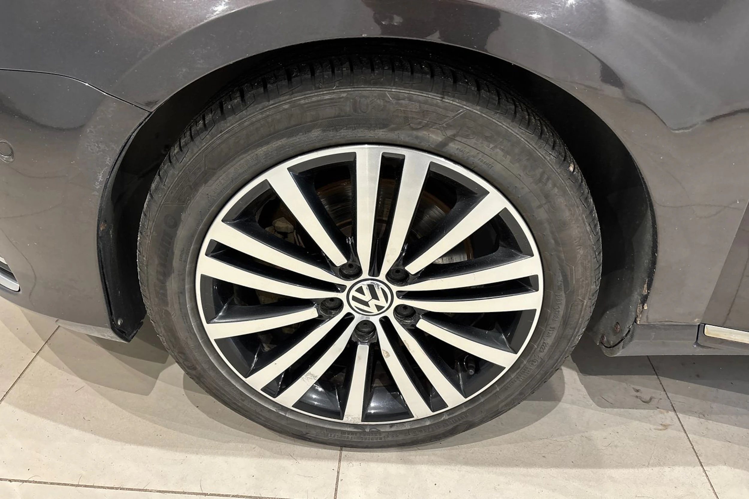 ruskea (beige) Volkswagen Passat 2012 kuva 17.