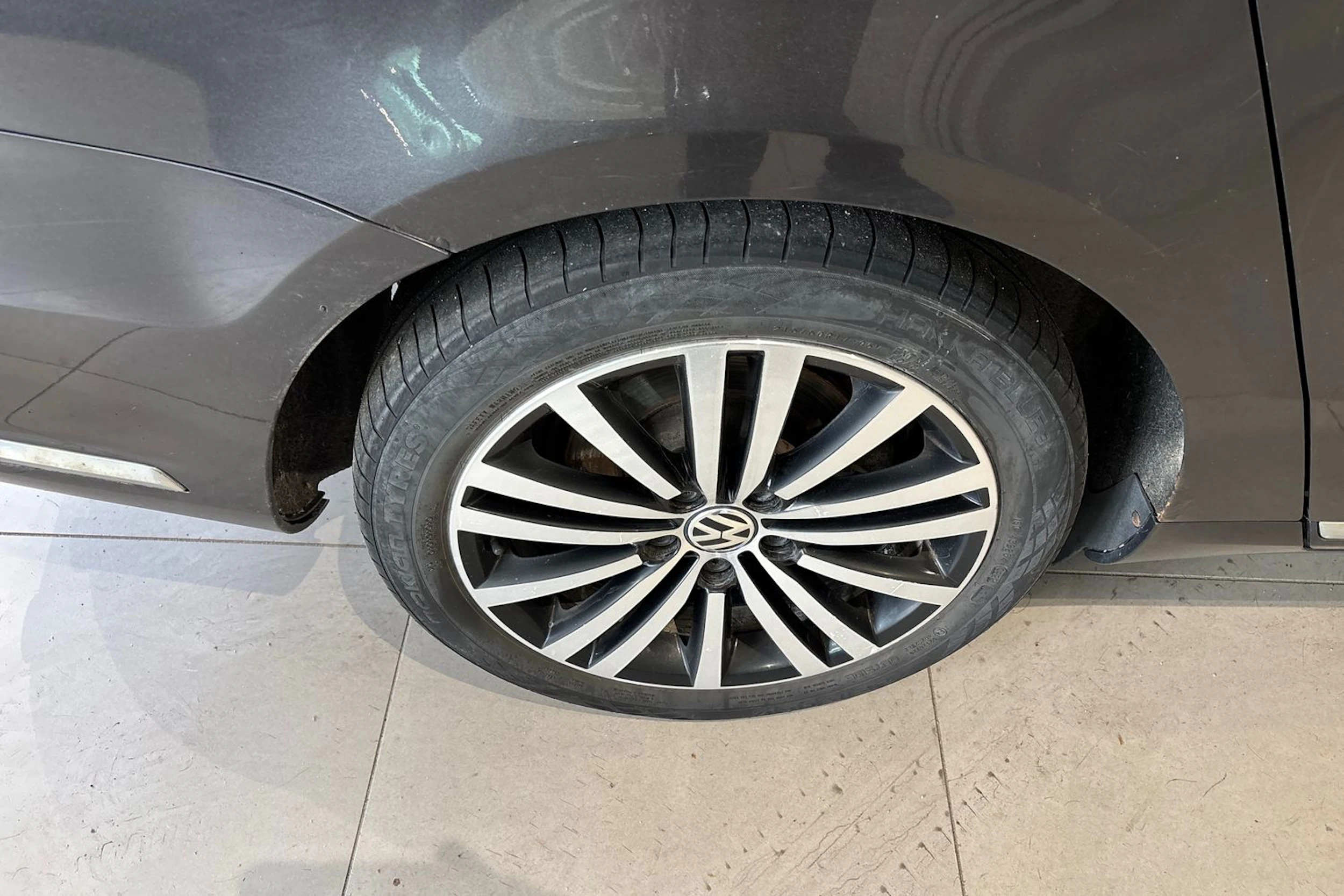 ruskea (beige) Volkswagen Passat 2012 kuva 18.