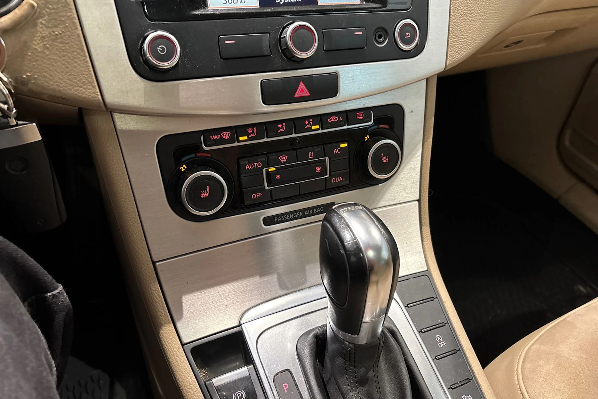 ruskea (beige) Volkswagen Passat 2012 kuva 24.