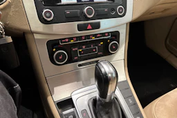 ruskea (beige) Volkswagen Passat 2012 kuva 24.