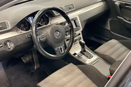 Musta Volkswagen PASSAT 2012 kuva 6.