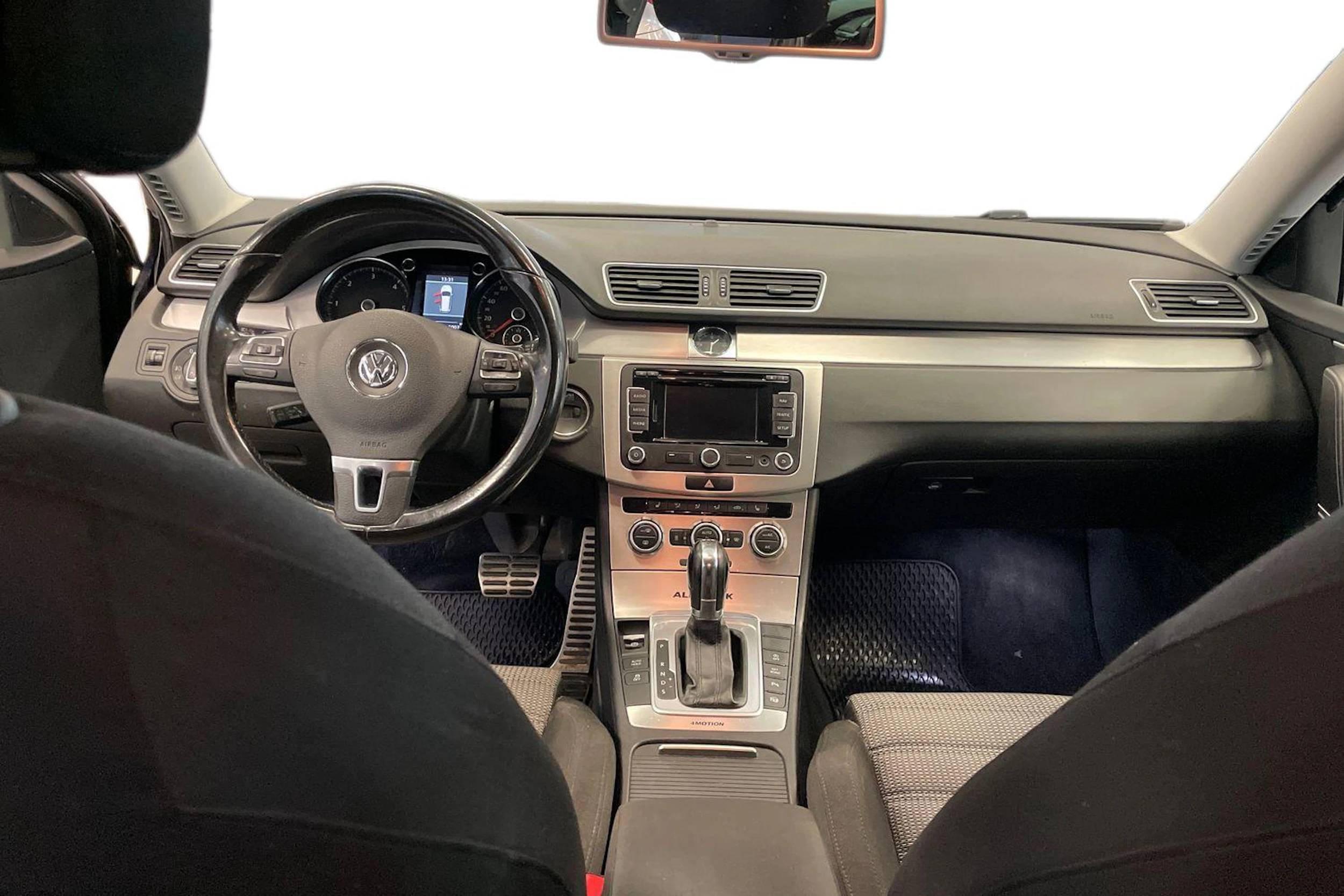 Musta Volkswagen PASSAT 2012 kuva 7.