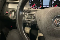 Musta Volkswagen PASSAT 2012 kuva 16.