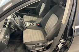 Musta Volkswagen PASSAT 2012 kuva 22.