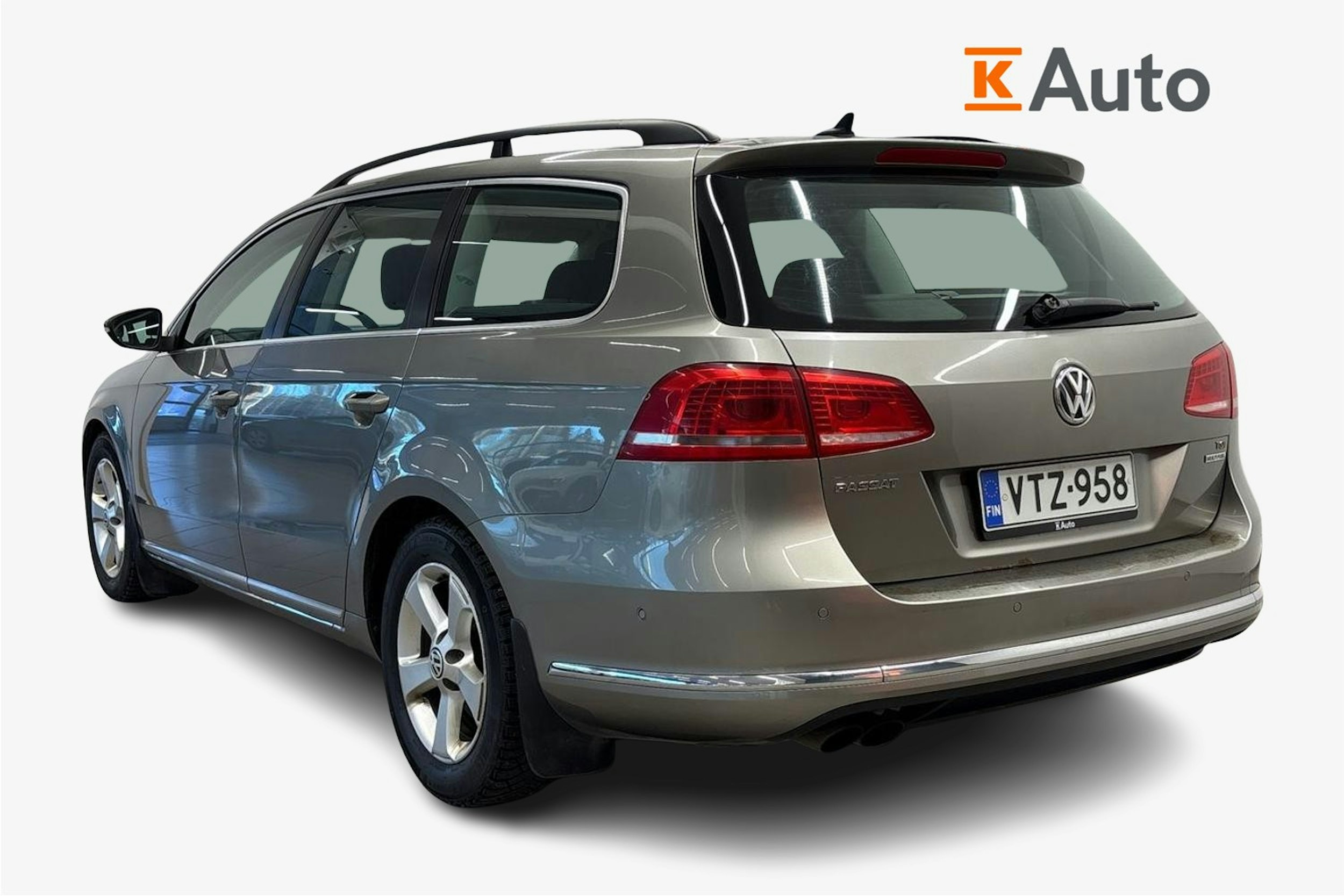 Ruskea (beige) Volkswagen PASSAT 2012 kuva 2.