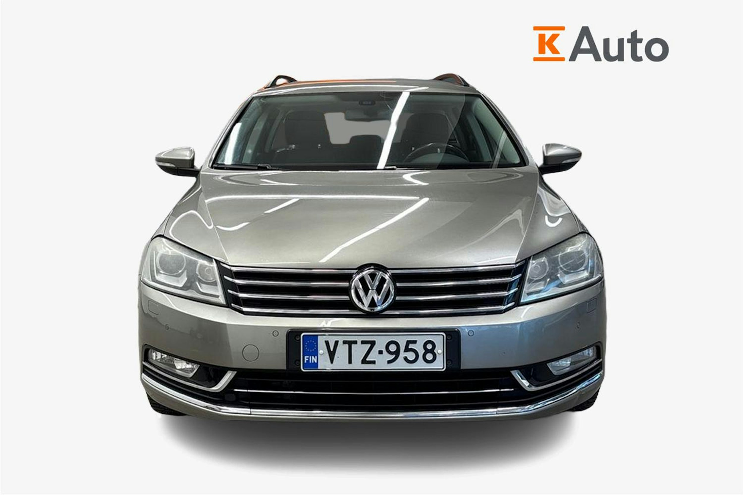 Ruskea (beige) Volkswagen PASSAT 2012 kuva 4.