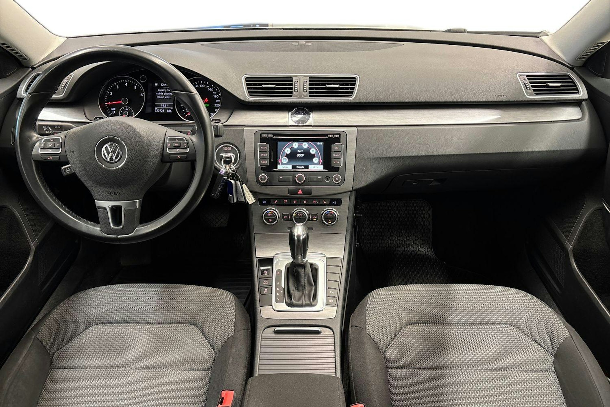 Ruskea (beige) Volkswagen PASSAT 2012 kuva 7.