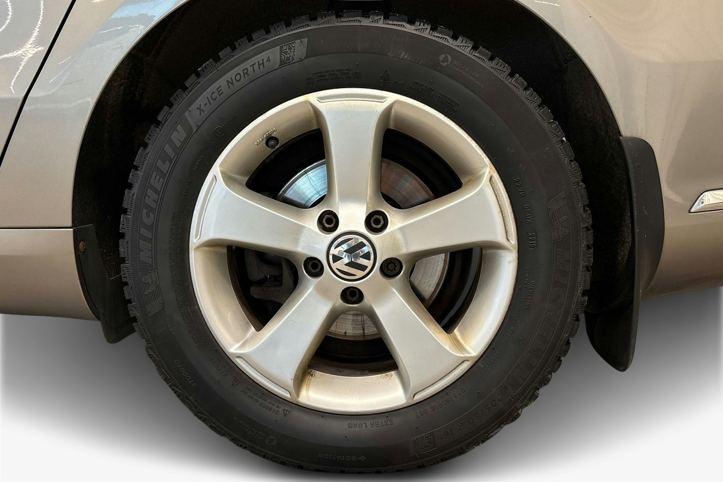 Ruskea (beige) Volkswagen PASSAT 2012 kuva 9.