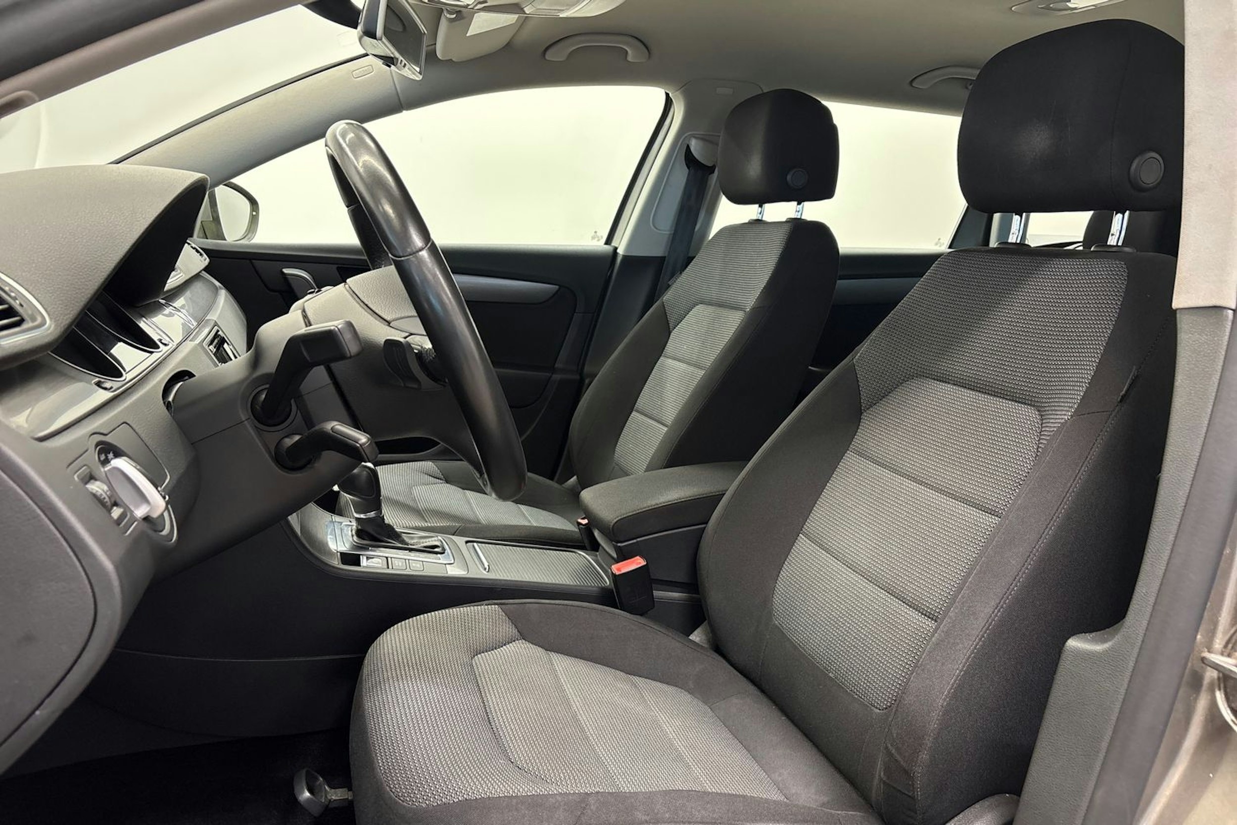 Ruskea (beige) Volkswagen PASSAT 2012 kuva 11.