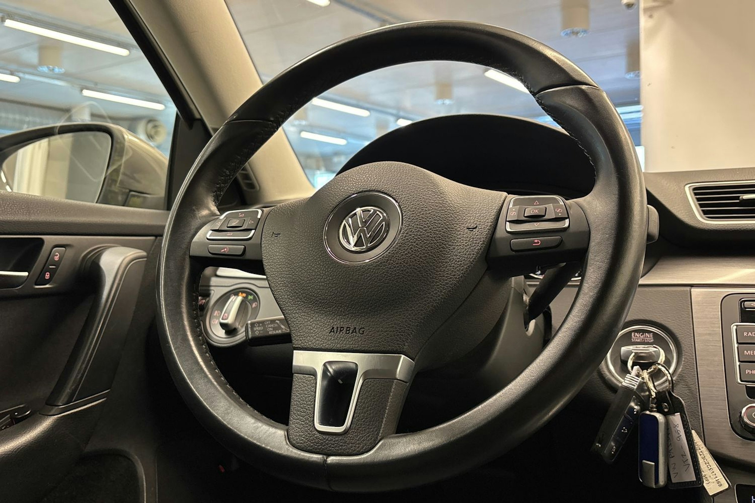 Ruskea (beige) Volkswagen PASSAT 2012 kuva 13.