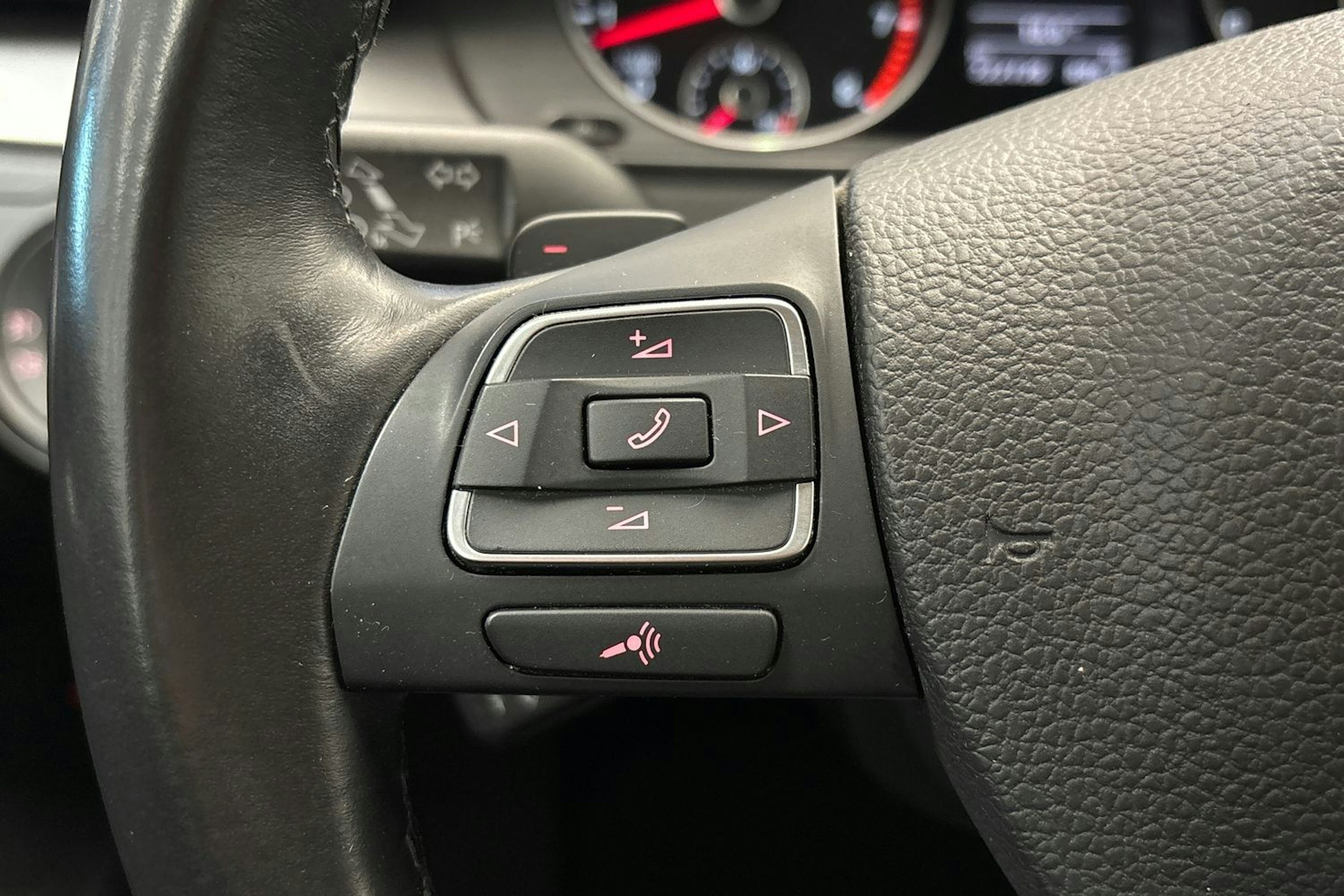 Ruskea (beige) Volkswagen PASSAT 2012 kuva 14.