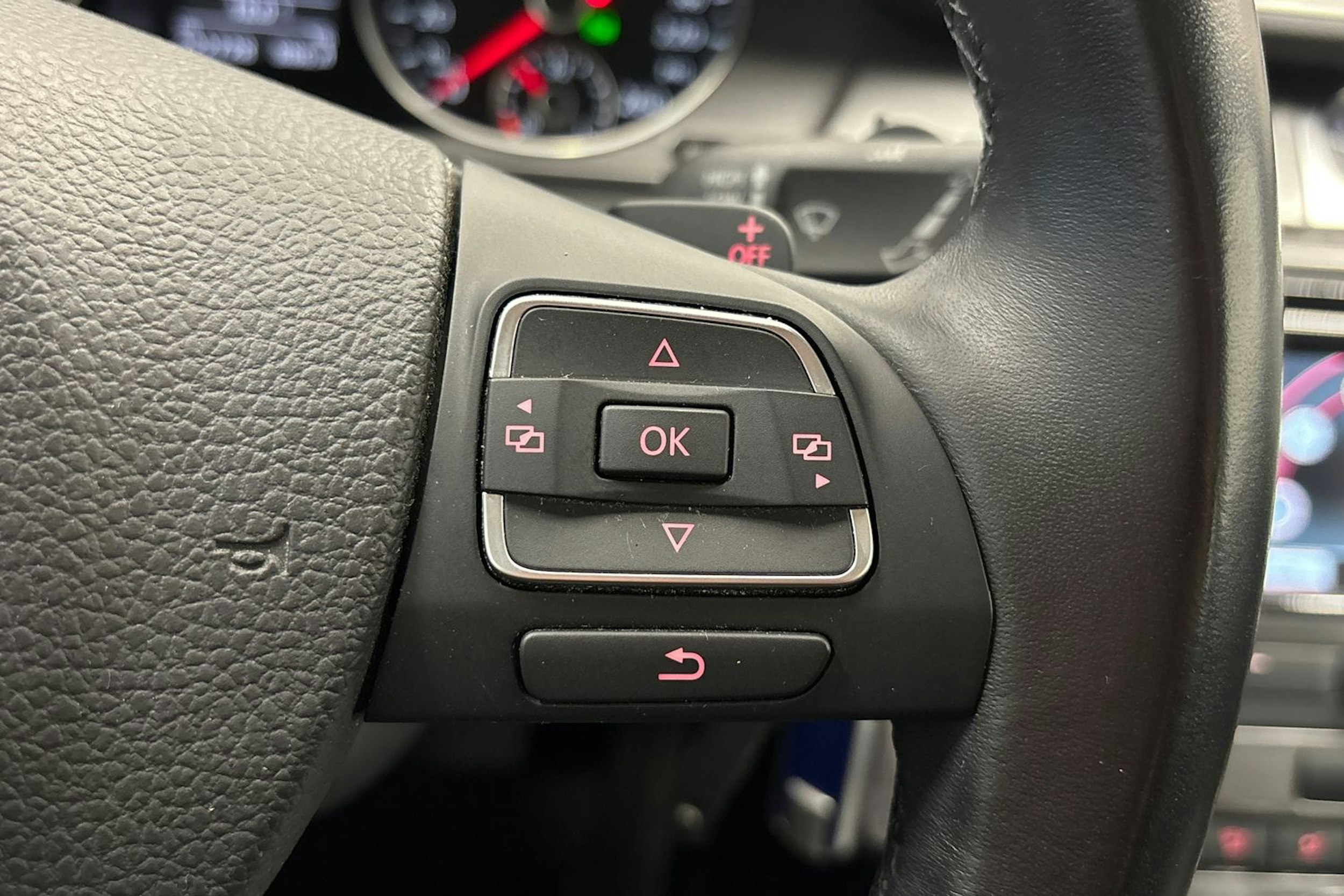 Ruskea (beige) Volkswagen PASSAT 2012 kuva 15.