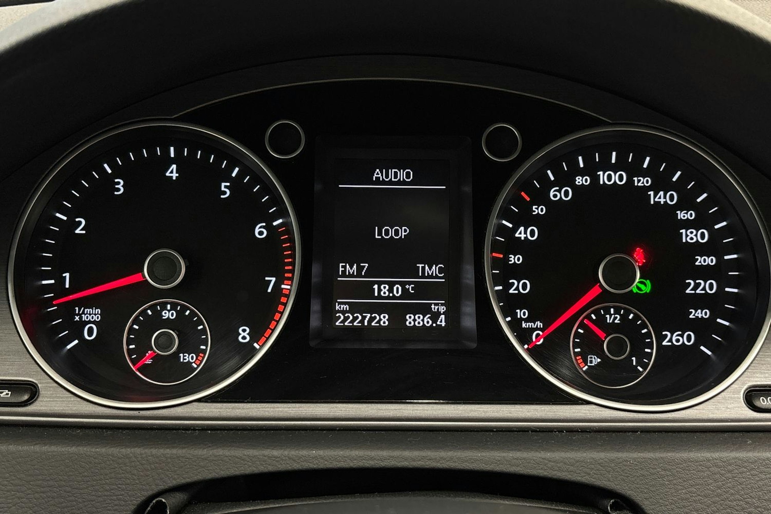 Ruskea (beige) Volkswagen PASSAT 2012 kuva 17.