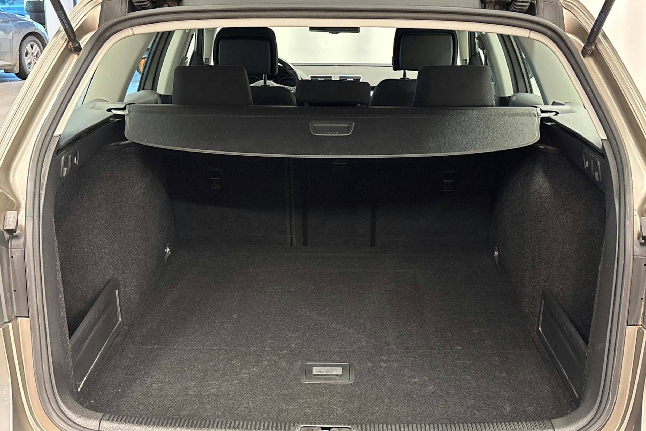 Ruskea (beige) Volkswagen PASSAT 2012 kuva 21.