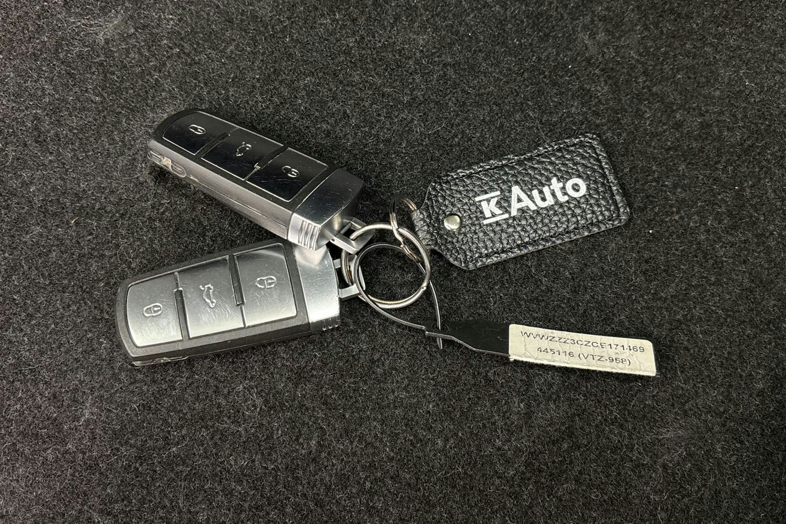 Ruskea (beige) Volkswagen PASSAT 2012 kuva 22.