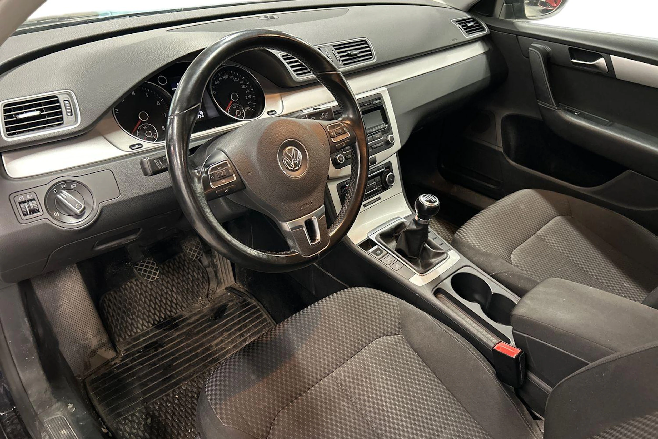 musta Volkswagen Passat 2012 kuva 3.