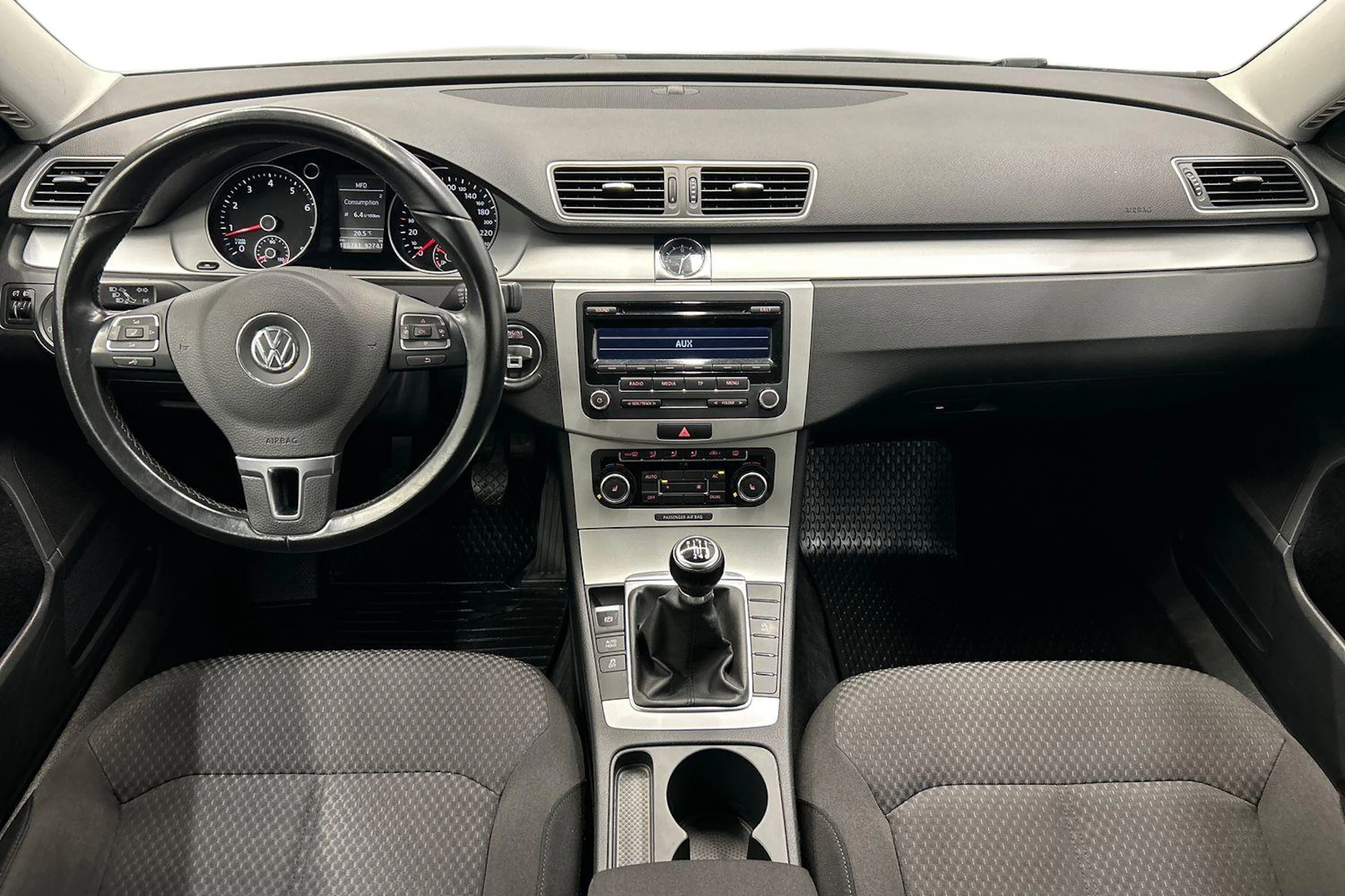 musta Volkswagen Passat 2012 kuva 7.