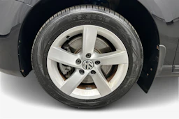 musta Volkswagen Passat 2012 kuva 9.