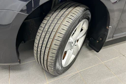 musta Volkswagen Passat 2012 kuva 10.