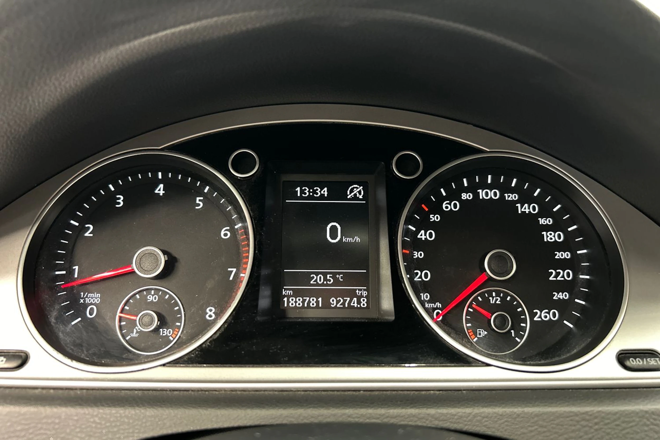 musta Volkswagen Passat 2012 kuva 13.