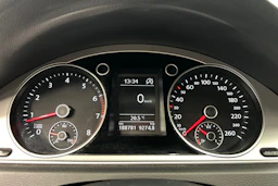 musta Volkswagen Passat 2012 kuva 13.