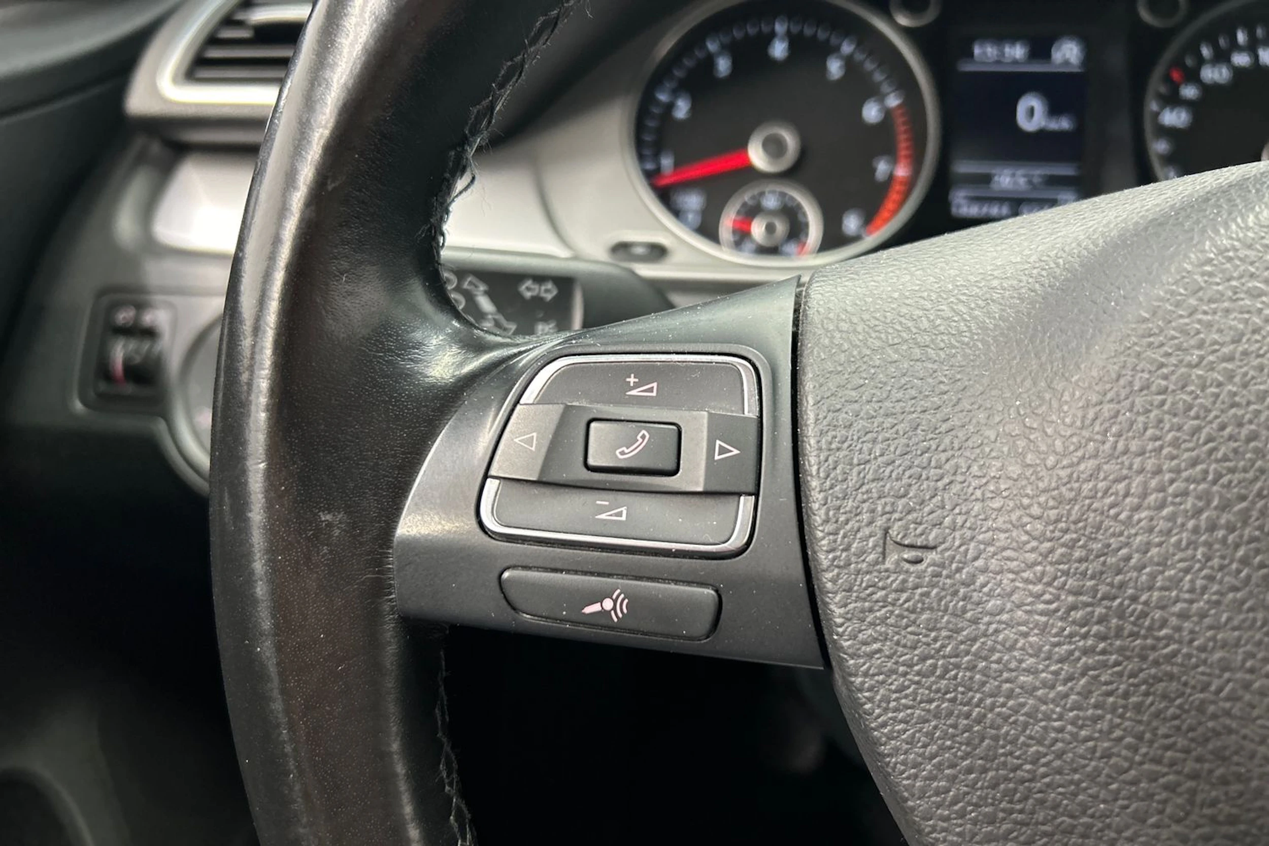musta Volkswagen Passat 2012 kuva 14.