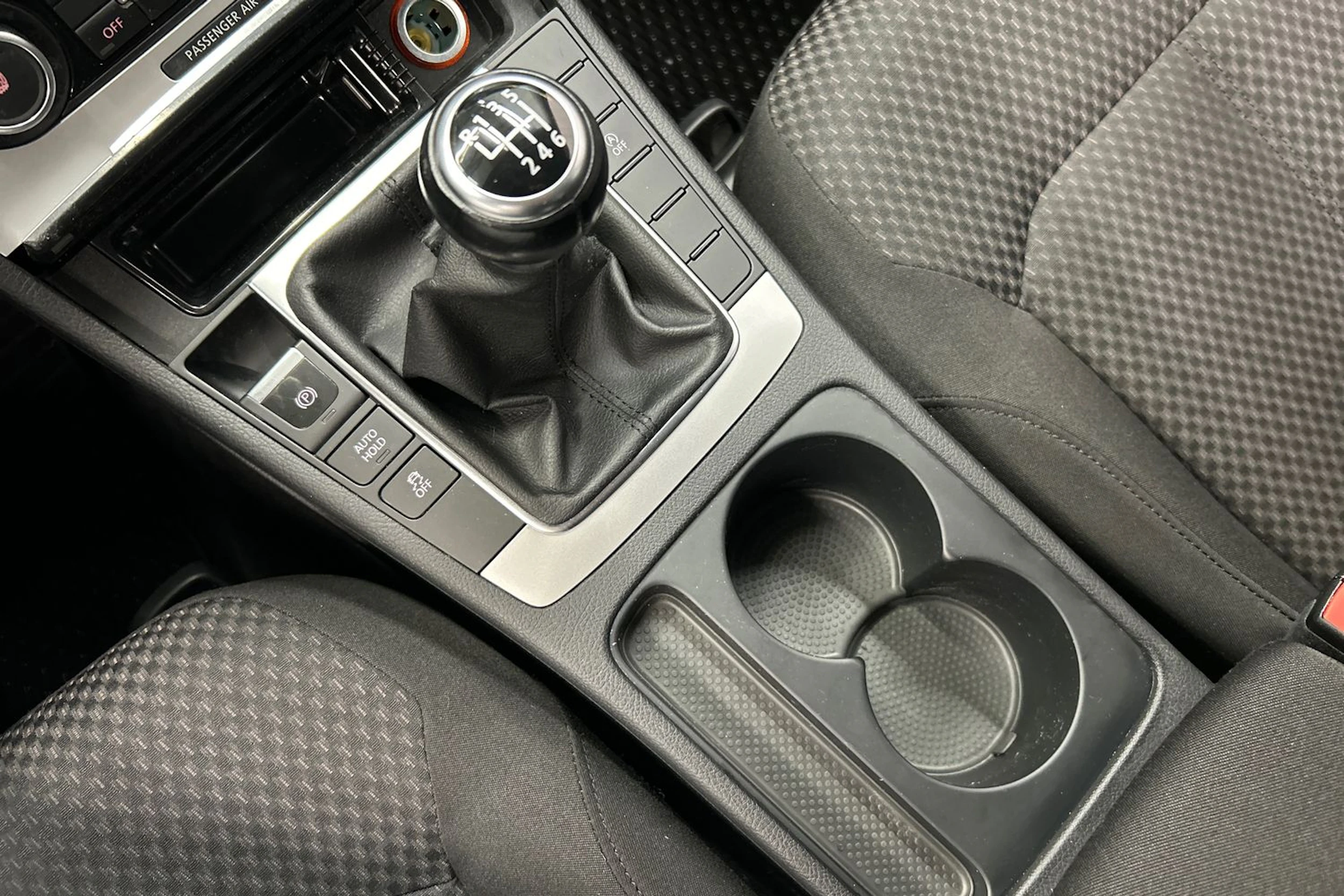 musta Volkswagen Passat 2012 kuva 18.