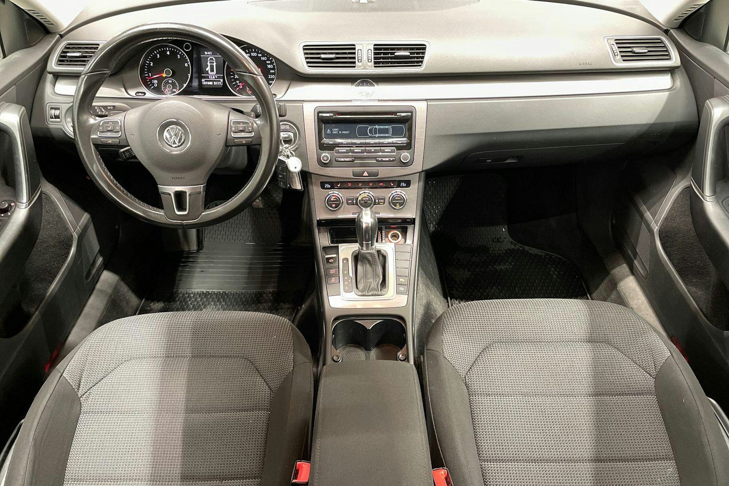 Ruskea (beige) Volkswagen PASSAT 2012 kuva 9.
