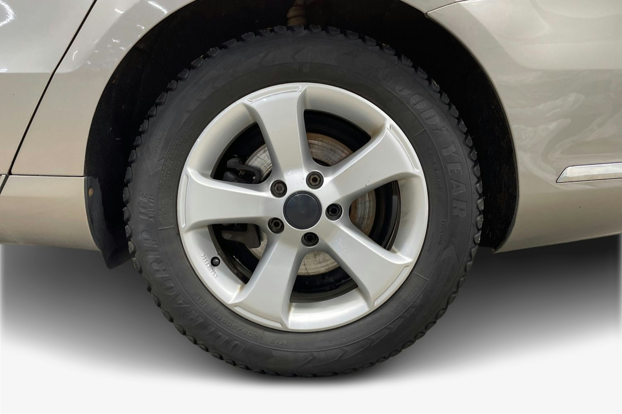 Ruskea (beige) Volkswagen PASSAT 2012 kuva 11.