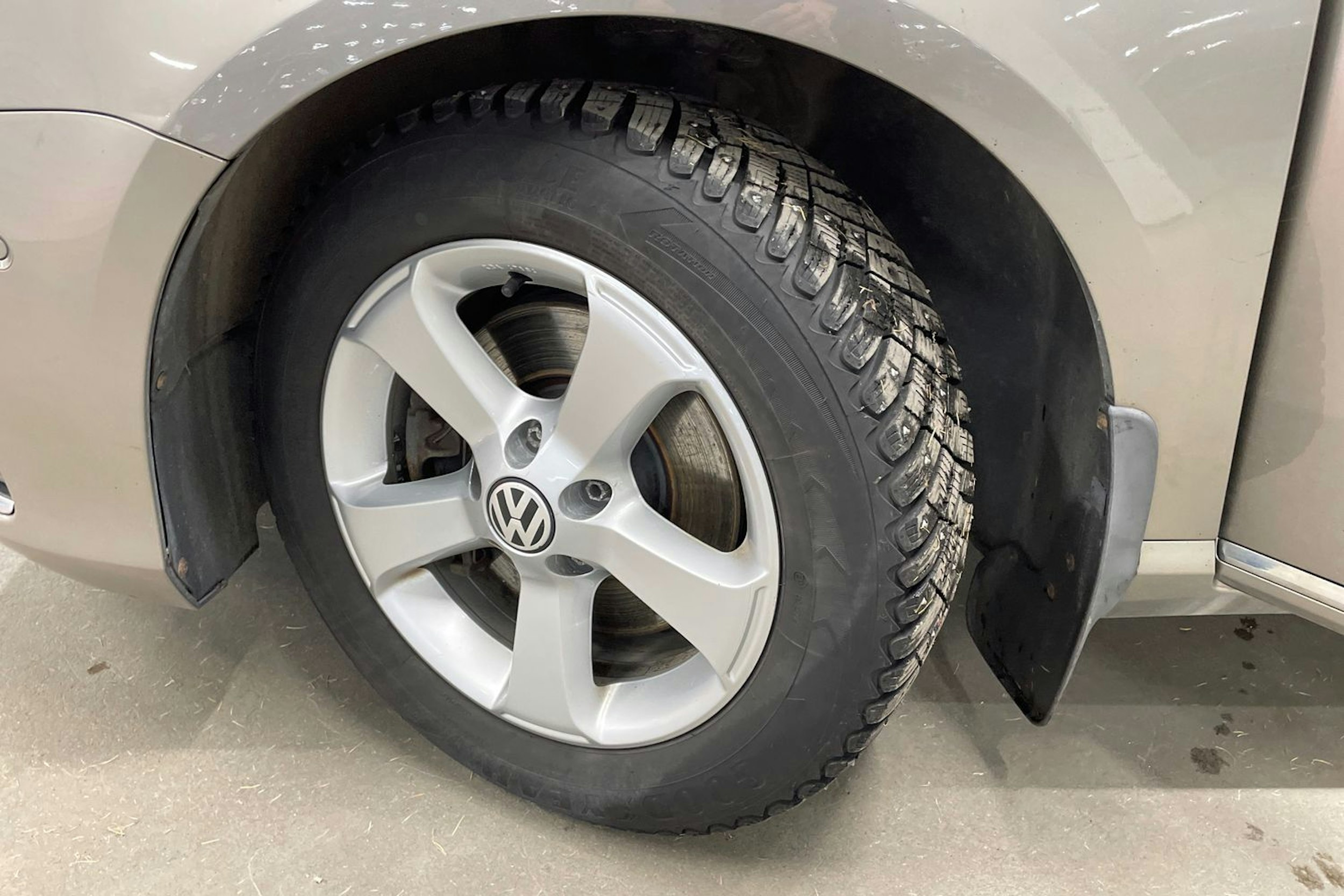 Ruskea (beige) Volkswagen PASSAT 2012 kuva 13.