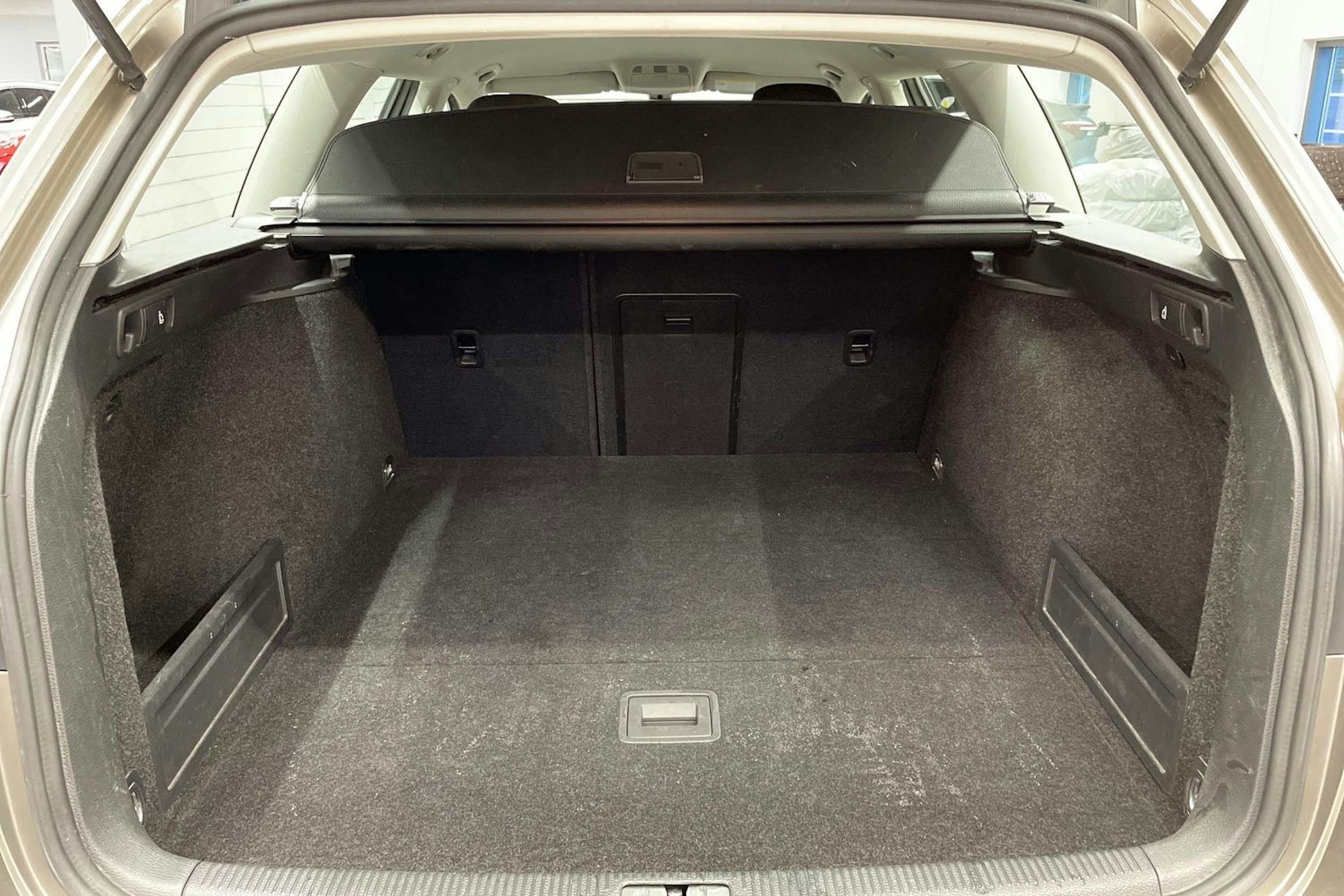 Ruskea (beige) Volkswagen PASSAT 2012 kuva 15.