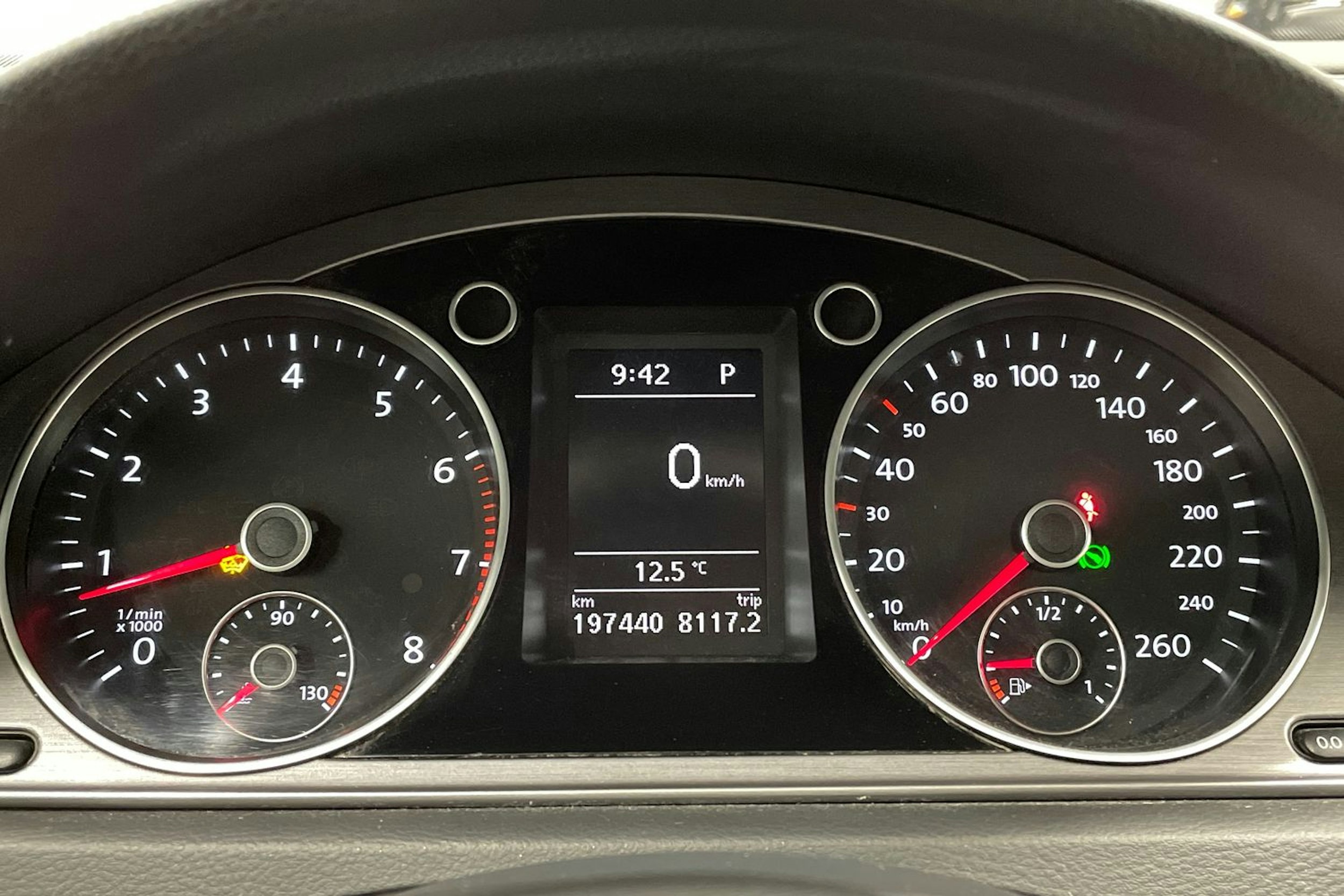 Ruskea (beige) Volkswagen PASSAT 2012 kuva 16.