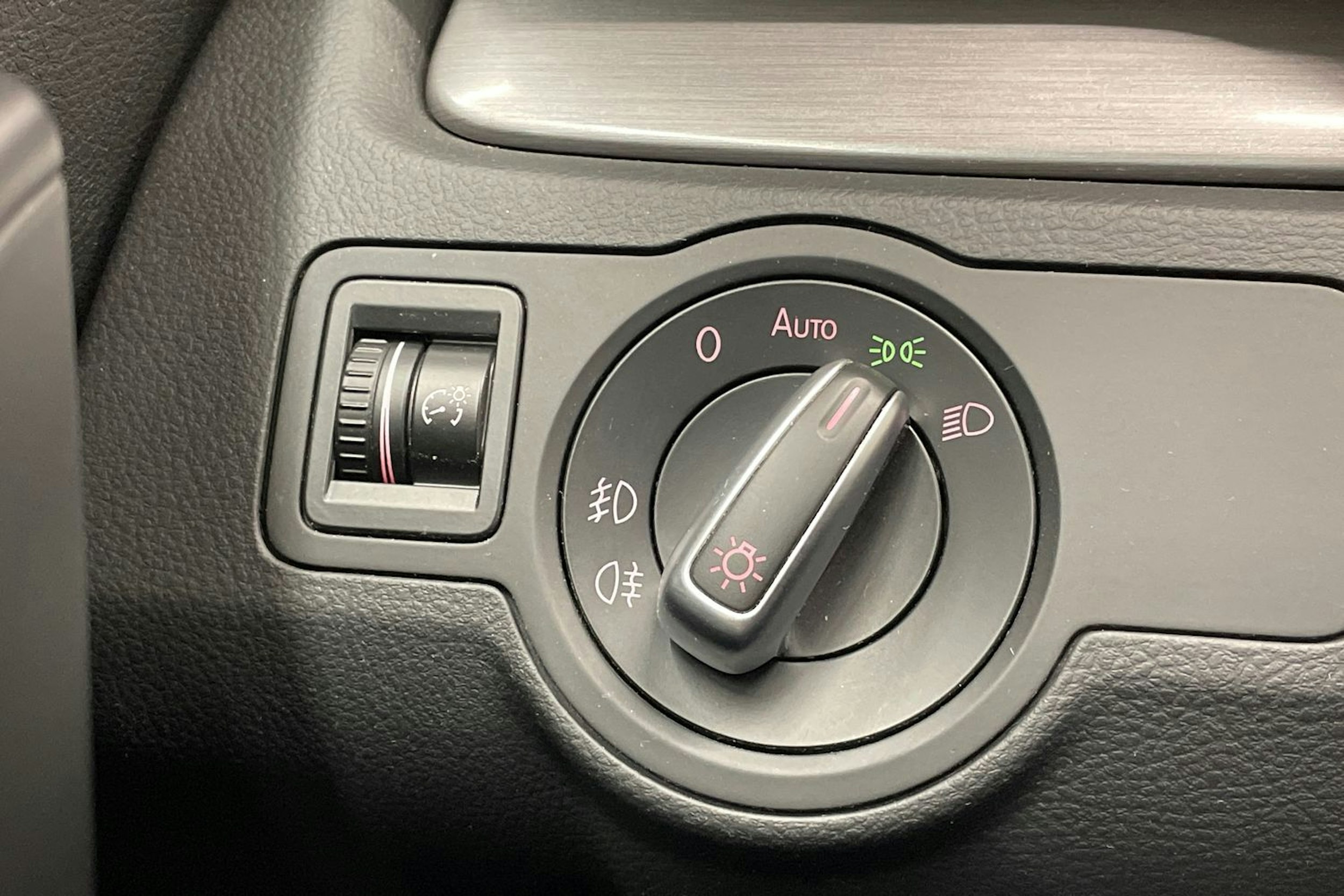 Ruskea (beige) Volkswagen PASSAT 2012 kuva 19.