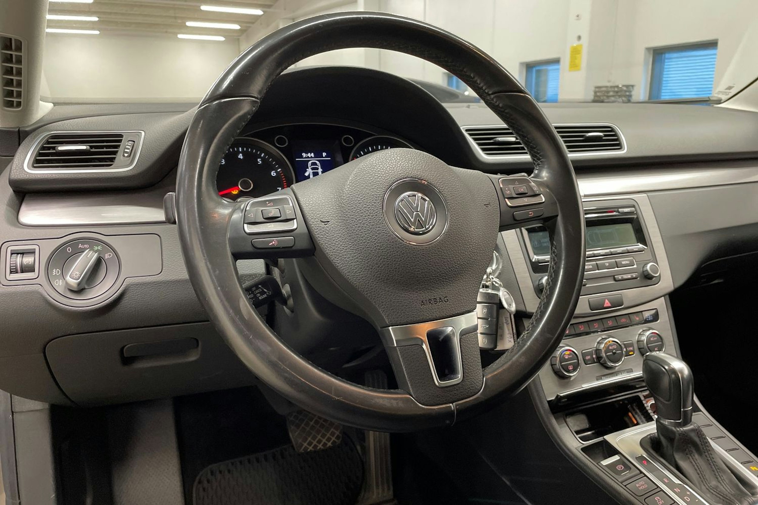 Ruskea (beige) Volkswagen PASSAT 2012 kuva 24.