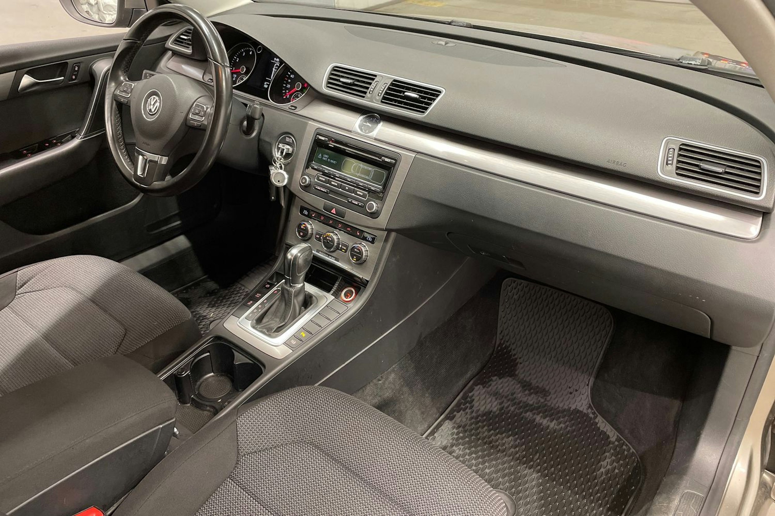 Ruskea (beige) Volkswagen PASSAT 2012 kuva 26.