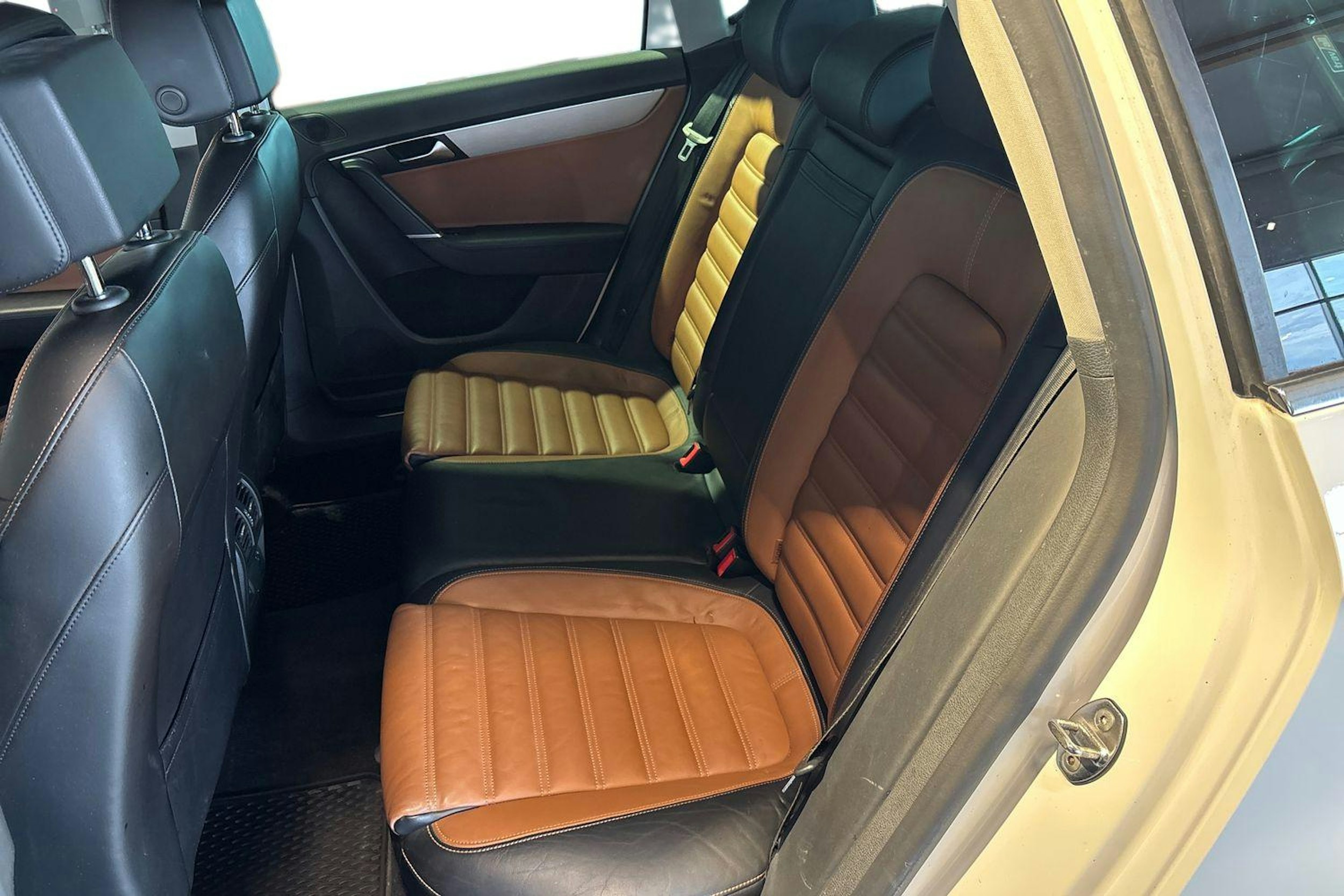 Valkoinen Volkswagen PASSAT 2012 kuva 10.