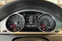 Valkoinen Volkswagen PASSAT 2012 kuva 14.
