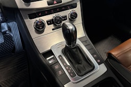 Valkoinen Volkswagen PASSAT 2012 kuva 18.