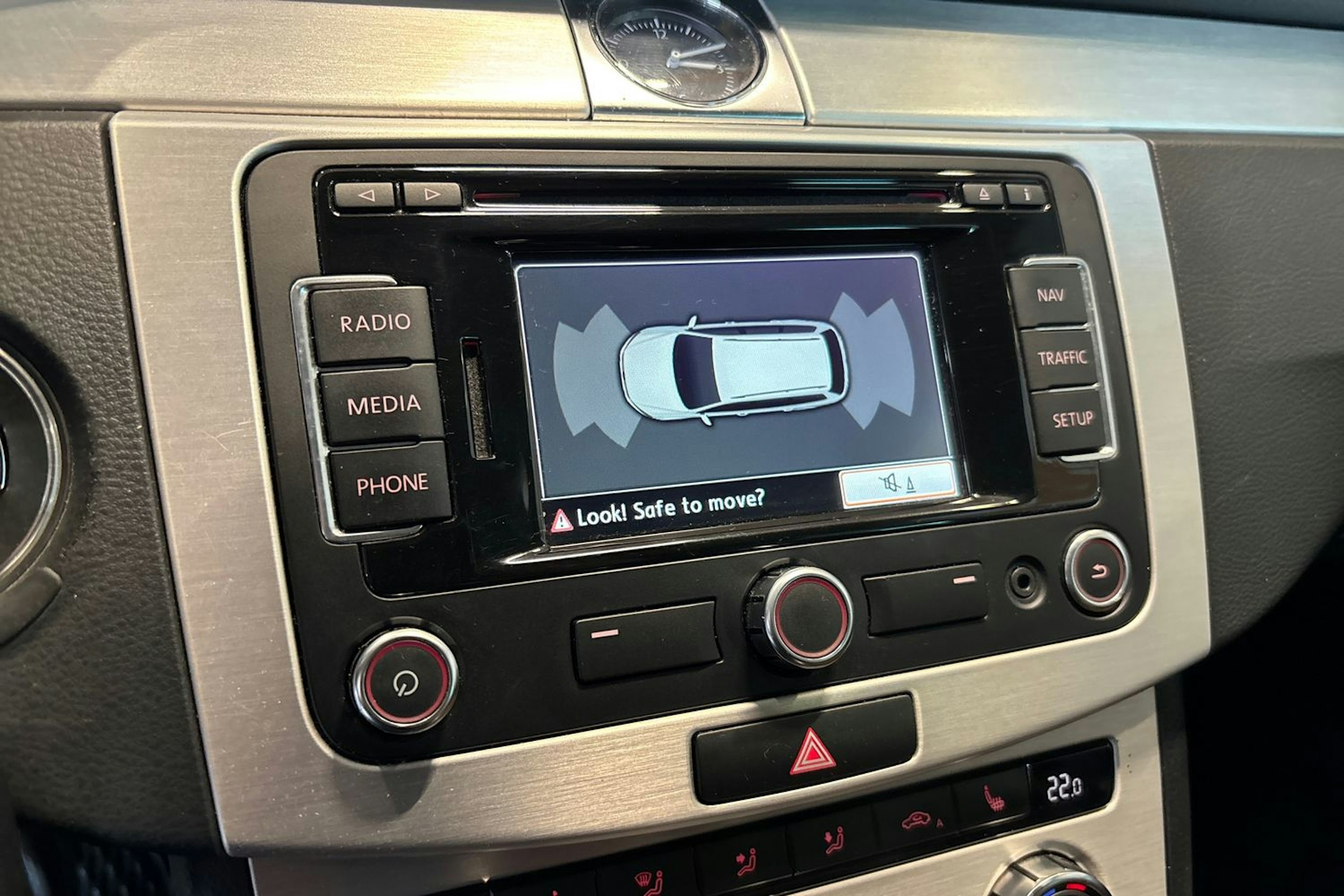 Valkoinen Volkswagen PASSAT 2012 kuva 19.