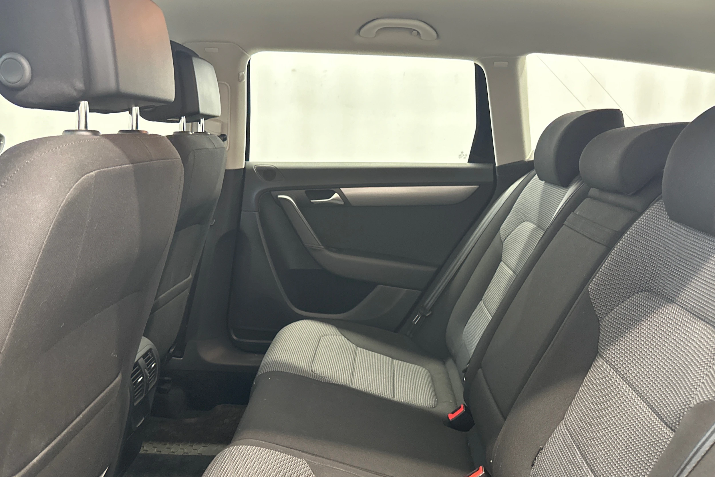 musta Volkswagen Passat 2012 kuva 4.