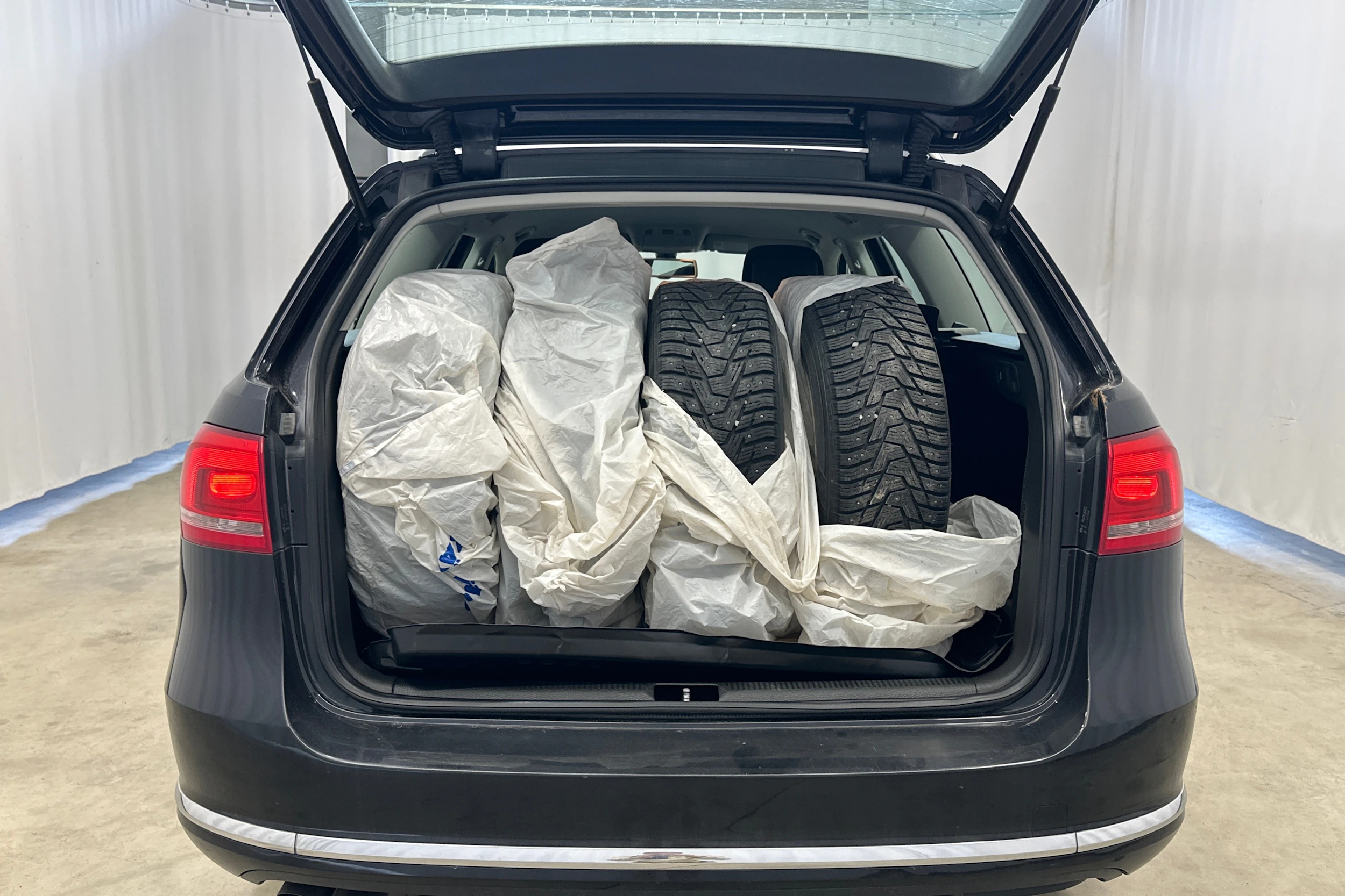 musta Volkswagen Passat 2012 kuva 5.
