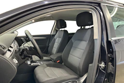 musta Volkswagen Passat 2012 kuva 6.