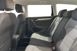 musta Volkswagen Passat 2012 kuva 8.