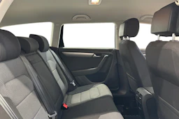 musta Volkswagen Passat 2012 kuva 9.