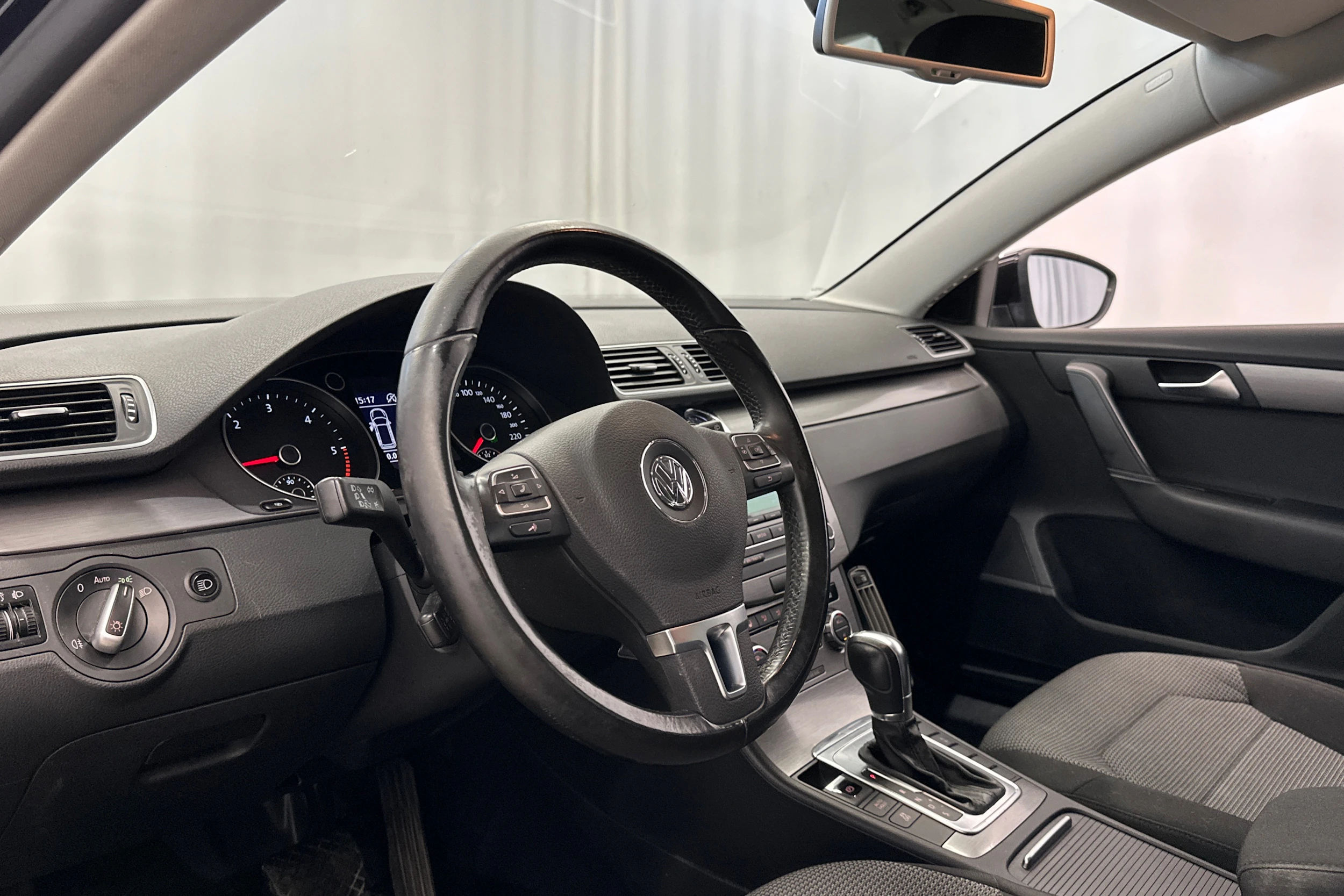 musta Volkswagen Passat 2012 kuva 10.
