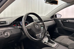 musta Volkswagen Passat 2012 kuva 10.