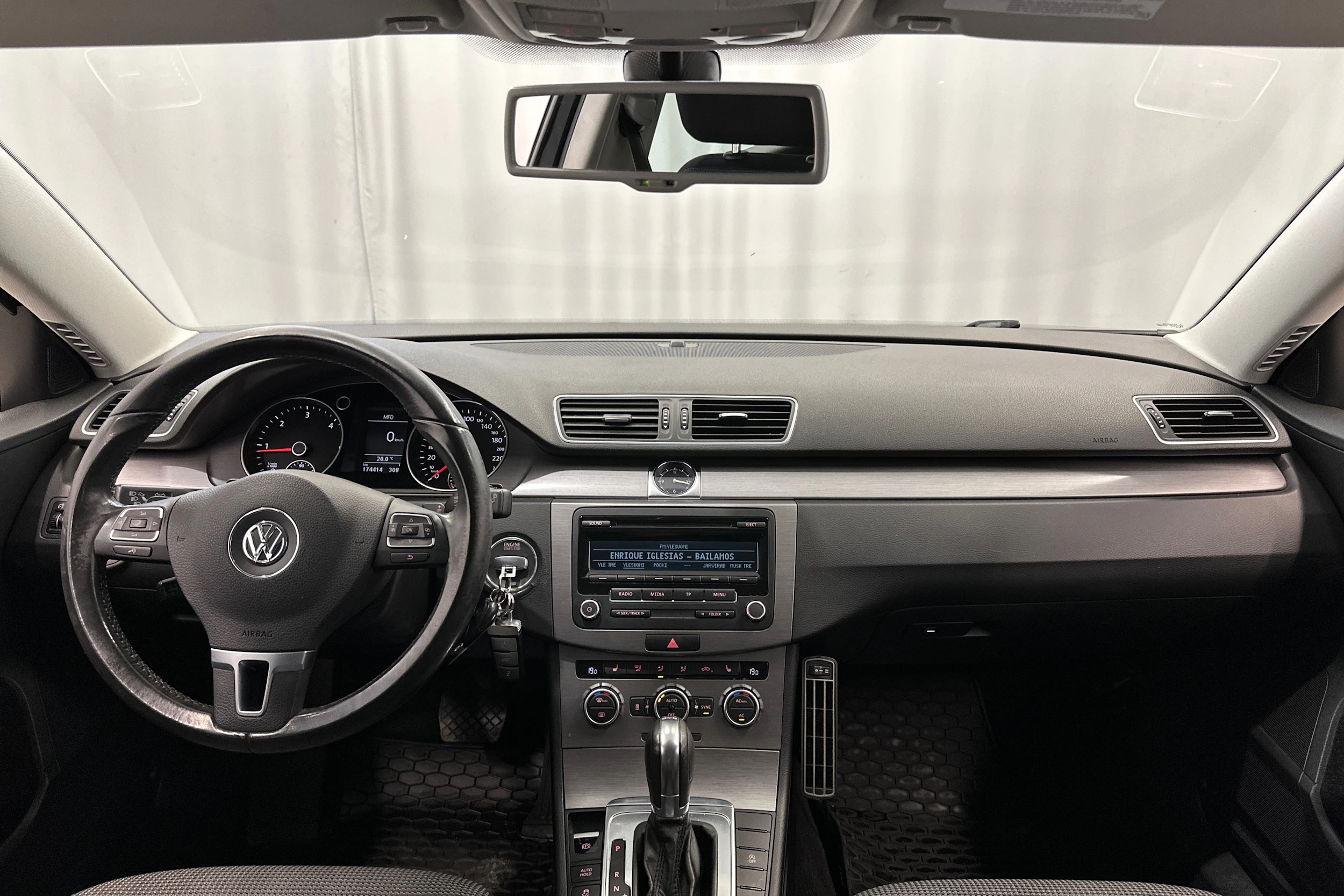 musta Volkswagen Passat 2012 kuva 11.