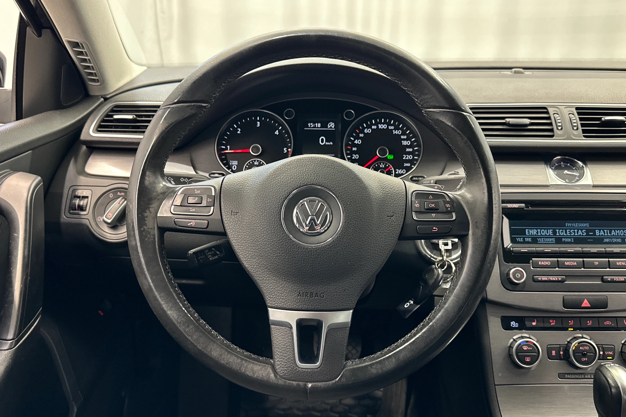 musta Volkswagen Passat 2012 kuva 12.